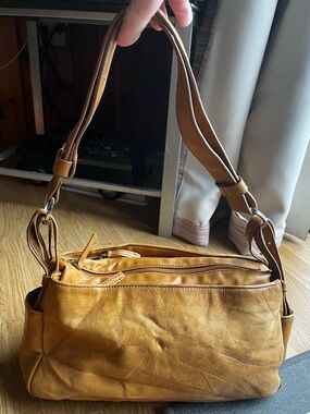 Women’s soft Leather Aurielle Shoulder Bag in tan/ Brown